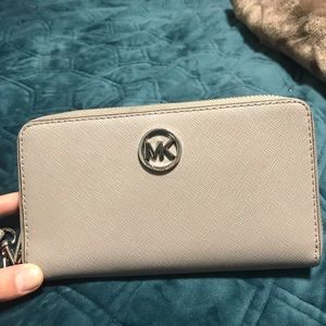 Authentic Michael Kors Leather Smartphone Wallet